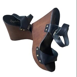 Seychelles size 8.5 leather platform sandals made in italy